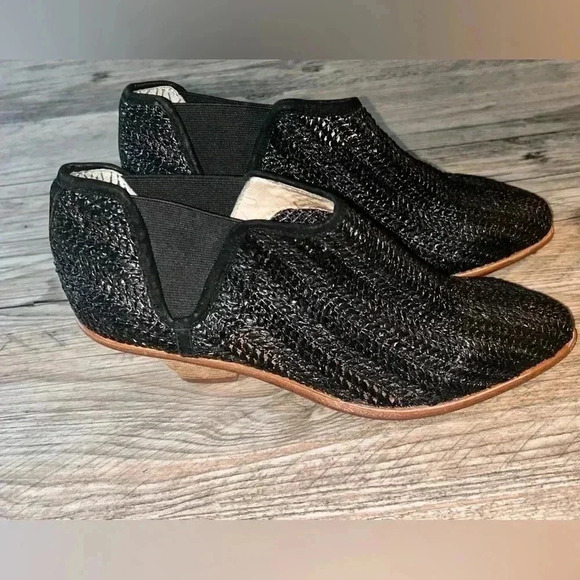 MATT BERNSON Women's Onyx Raffia Marlow Booties, Black, Size 8.5 - Picture 2 of 9